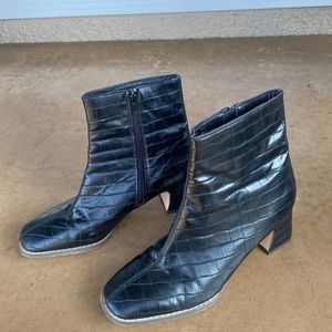 Urban Outfitters Snake Print Ankle Boot Size 7 Black